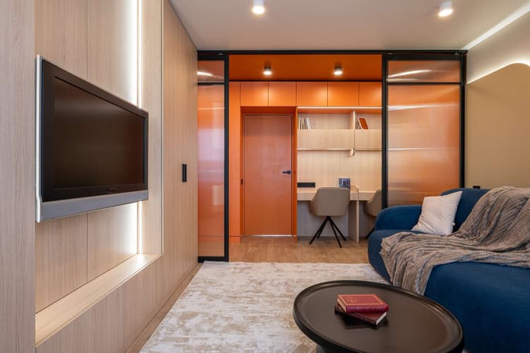 Каменно-полимерный ламинат SPC от Alpine Floor преобразил гостиную в проекте «Большие перемены»